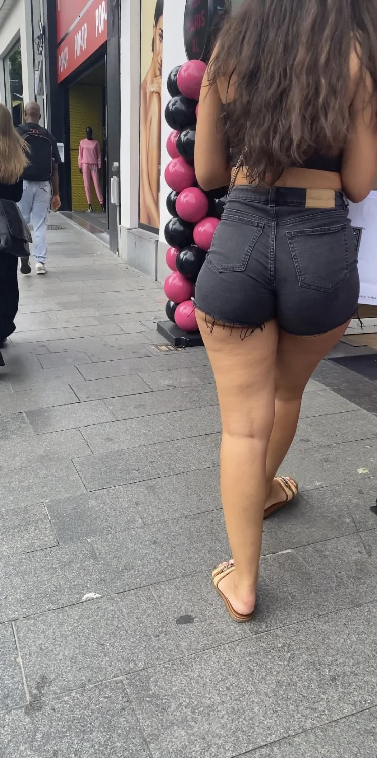 Nalgona en short de jeans image 8