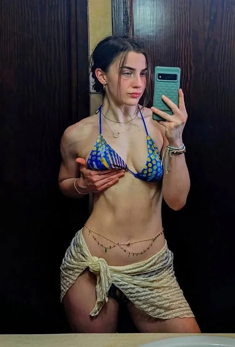 Sarah, 21, Slut teases you image 4