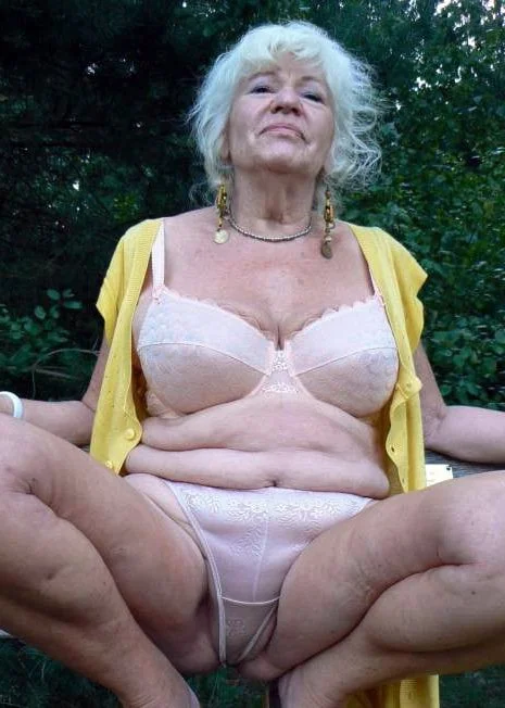 X ver sin prisas. Las mujeres maduras no son invisibles. A nosotros nos encantan sus coños image 17