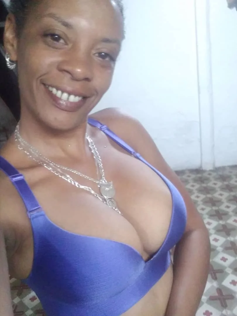 ESTOY MUY CALIENTE QUIEN QUIERE METERME LA VERGA Y DEJARME SU LECHITA ADENTRO image 4