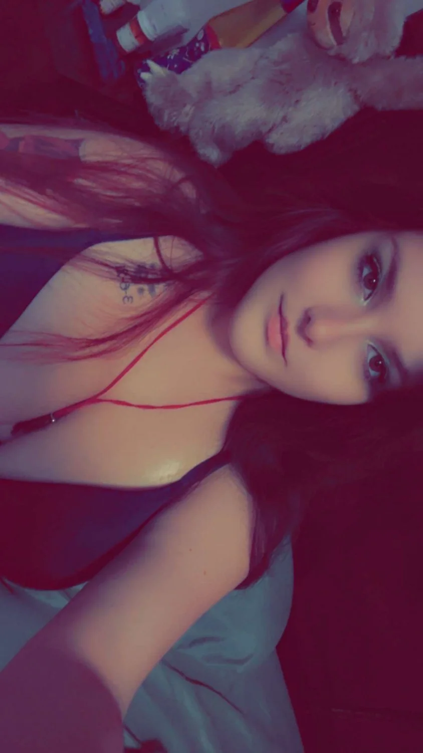 Slutty egirl fucks her pussy on FaceTime (follow her TikTok) image 20