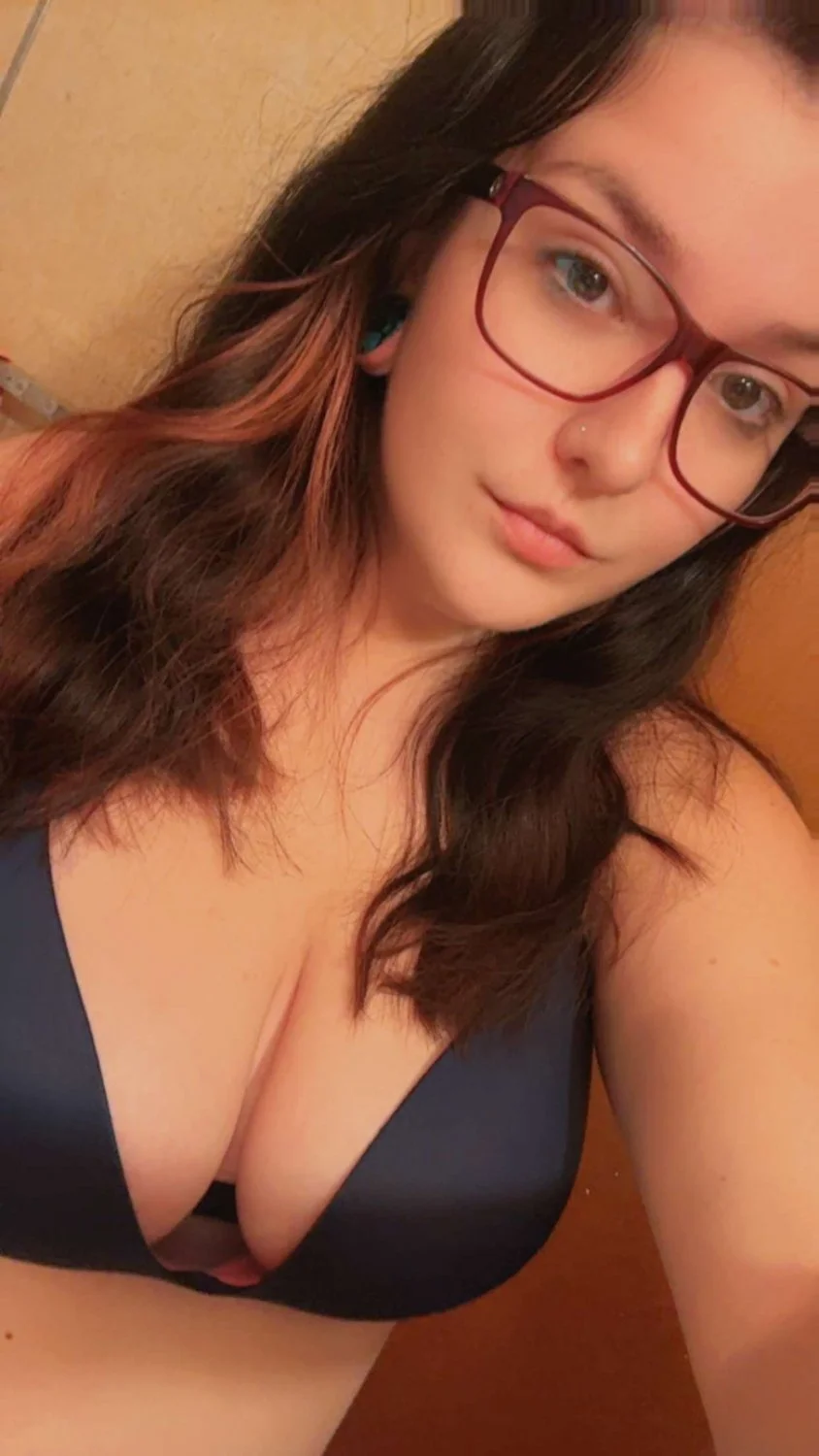 Slutty egirl fucks her pussy on FaceTime (follow her TikTok) image 9