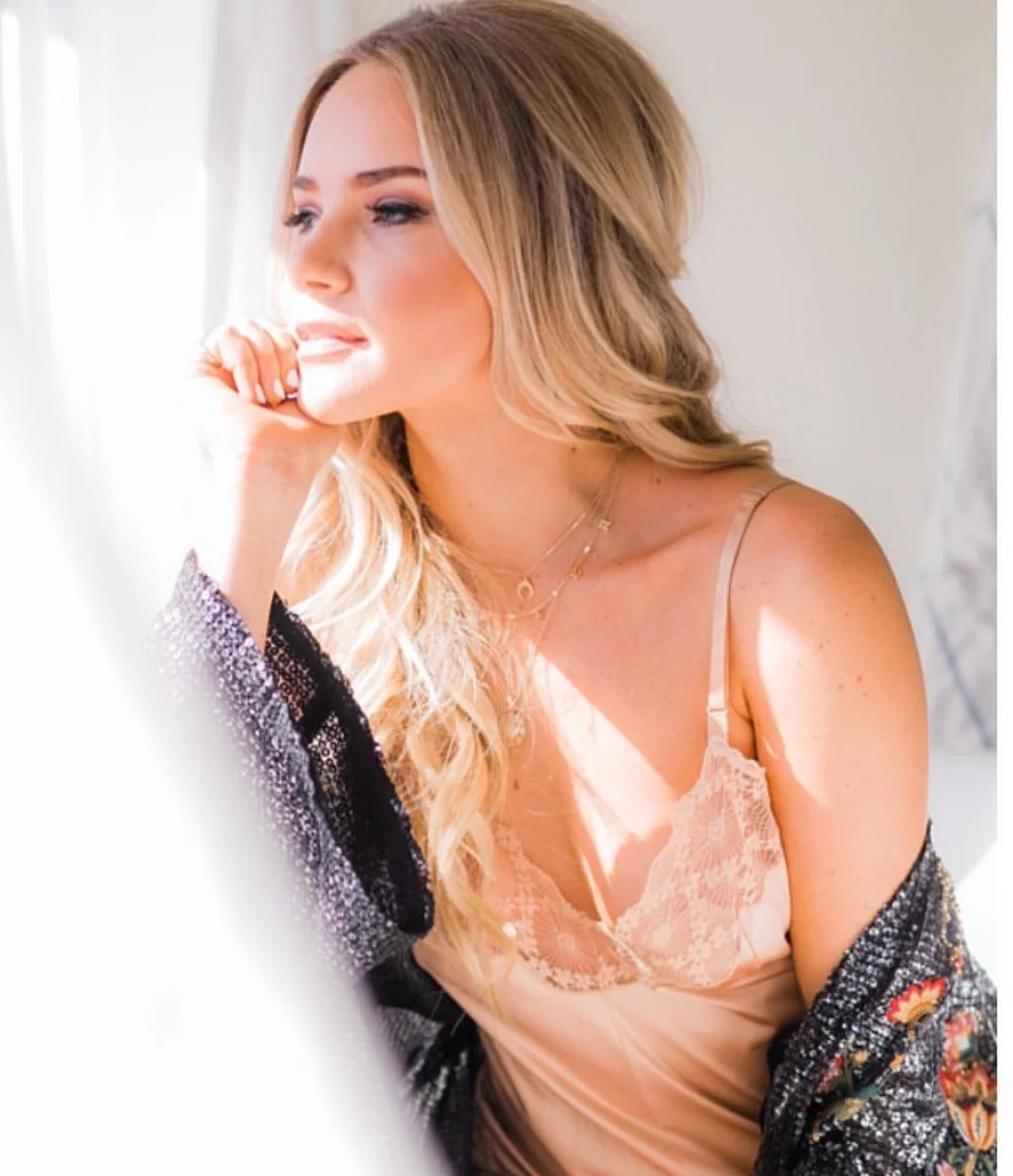 Super Milf Hunter Boudoir image 3