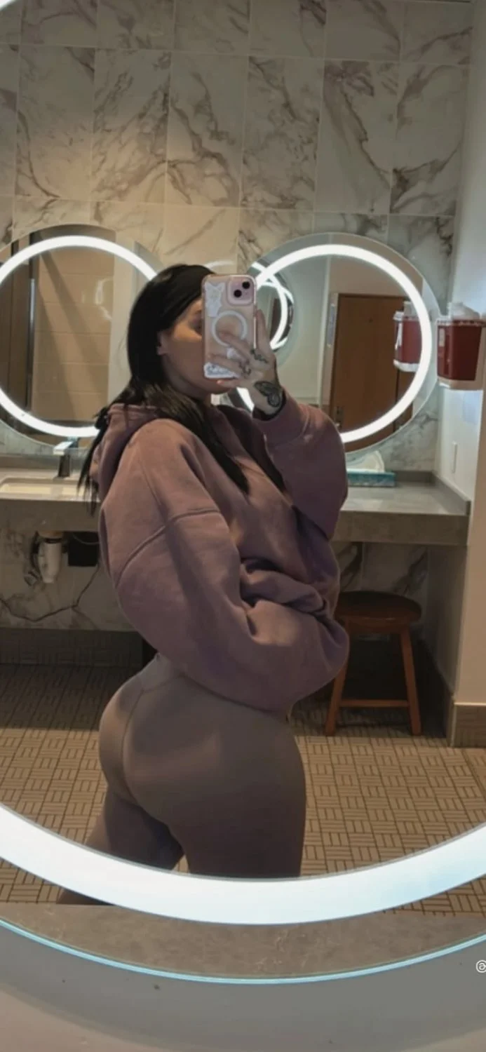 Busty milf kenzydoles image 32