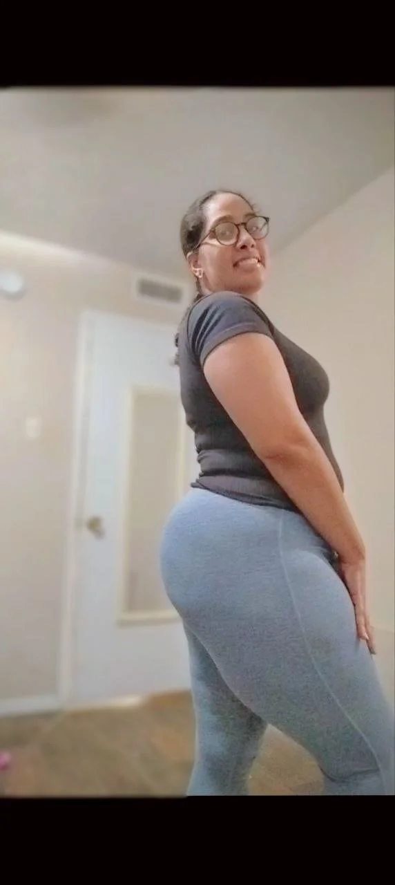 #3 😊 I want to fuck Nola from behind so bad image 2