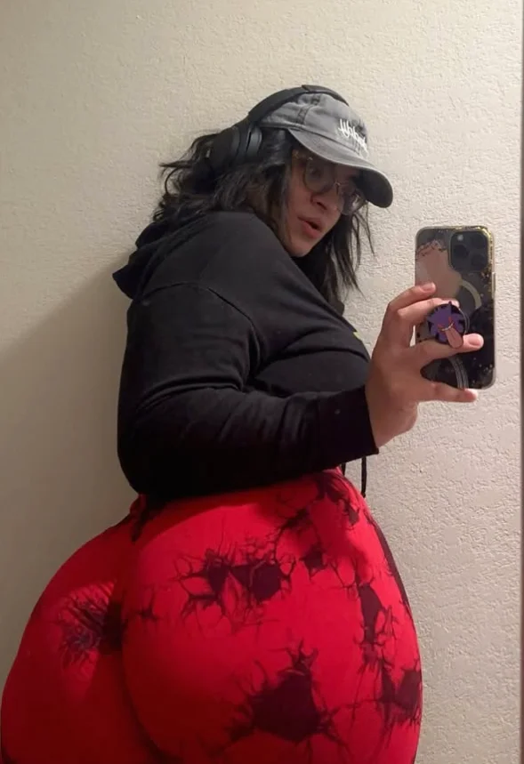 missvaniitys - thick thicc busty cutie big ass booty amputee from instagram and tiktok image 4