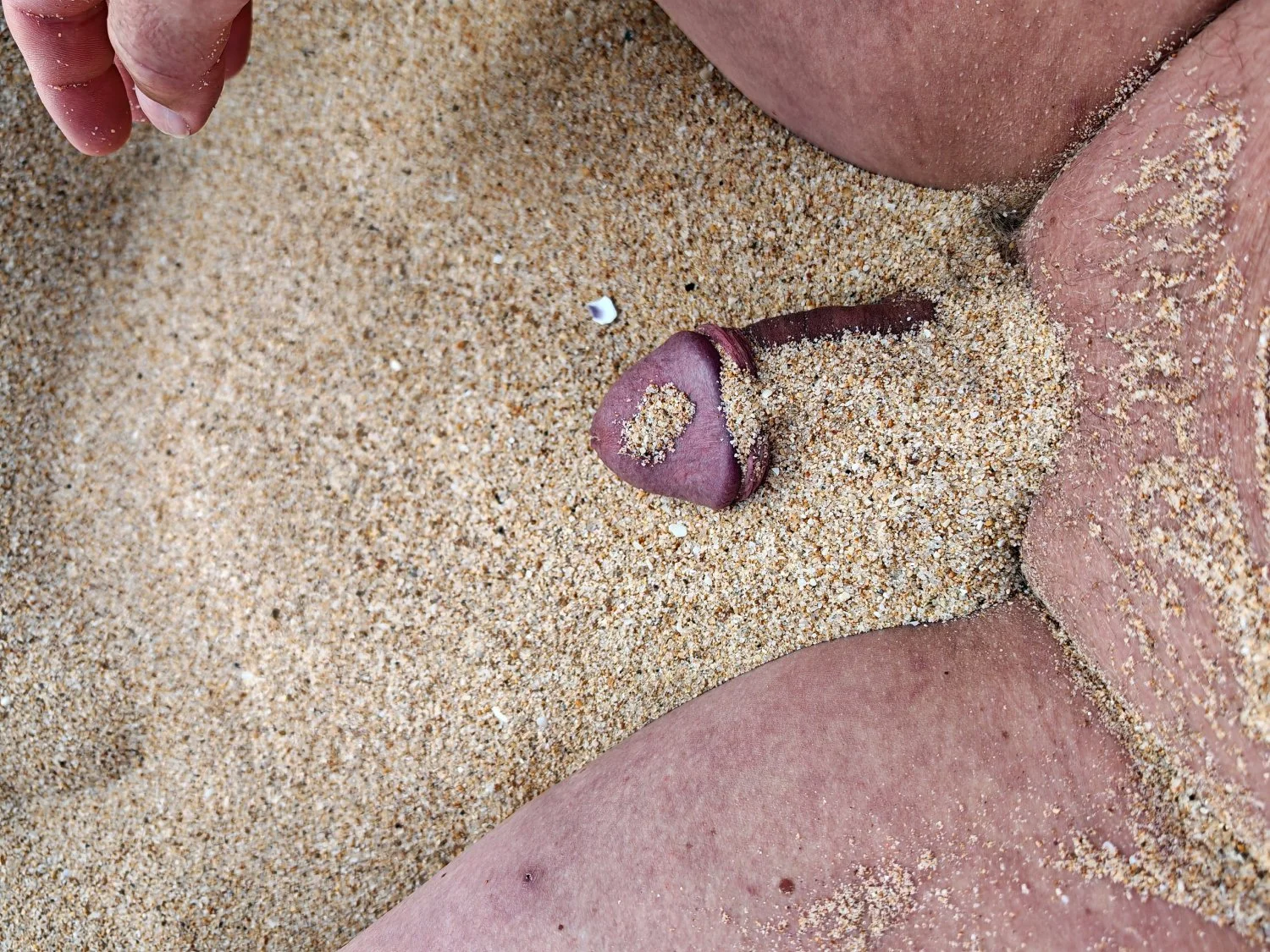 wanking, masturbating, horny @ the beach // Wichsen und geil am Strand image 2