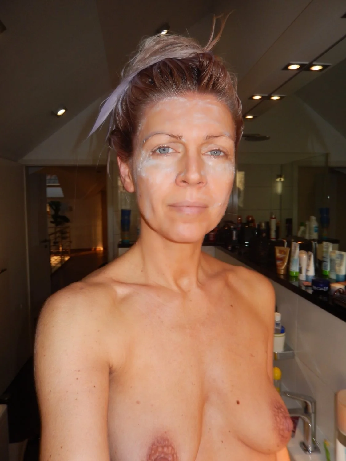 Sexy Blonde Milf (4/6) image 2