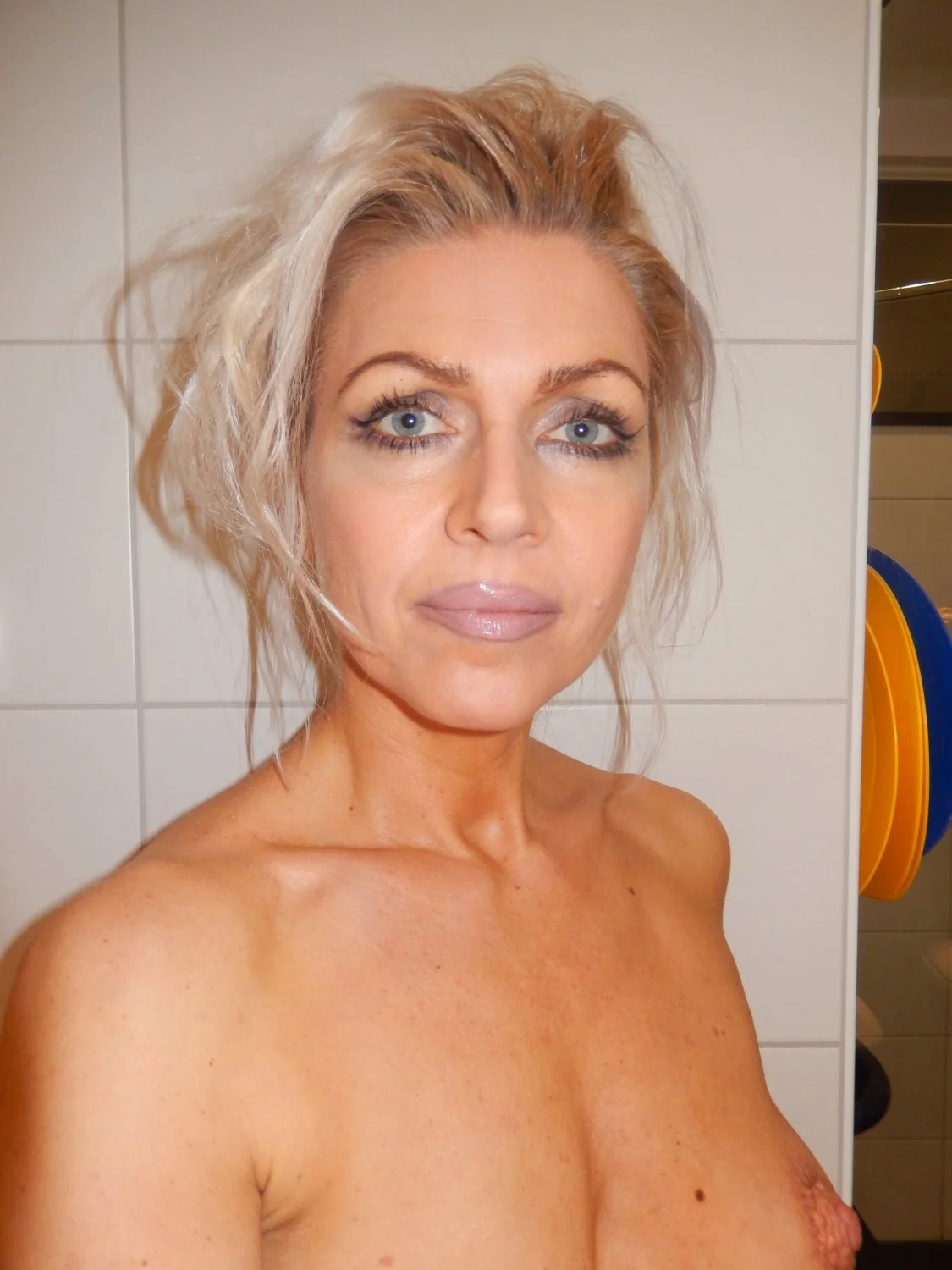Sexy Blonde Milf (4/6) image 22