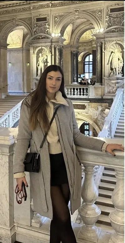 Someone’s gf caught cover image