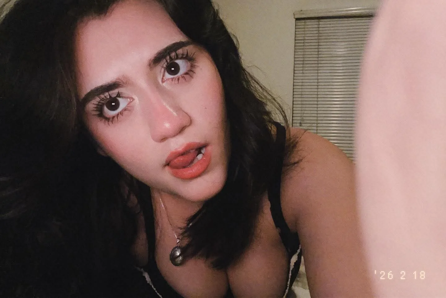 Solo una putita nalgona para morbo image 5
