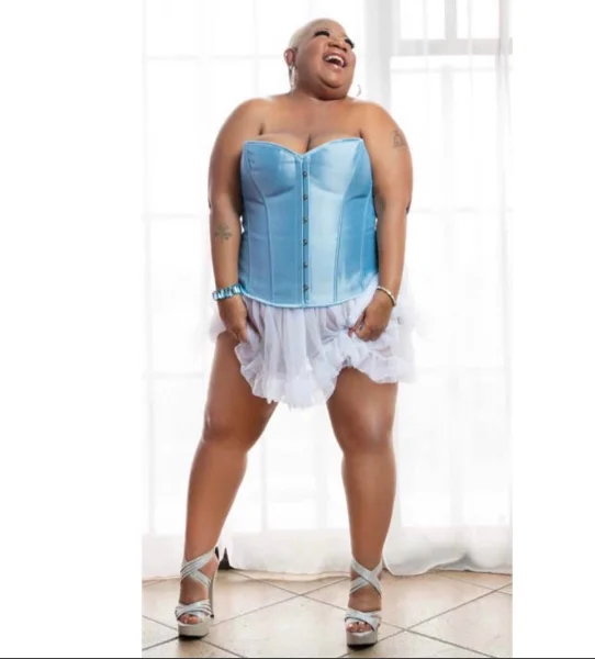 Chunky celebrity poses for magazine main image