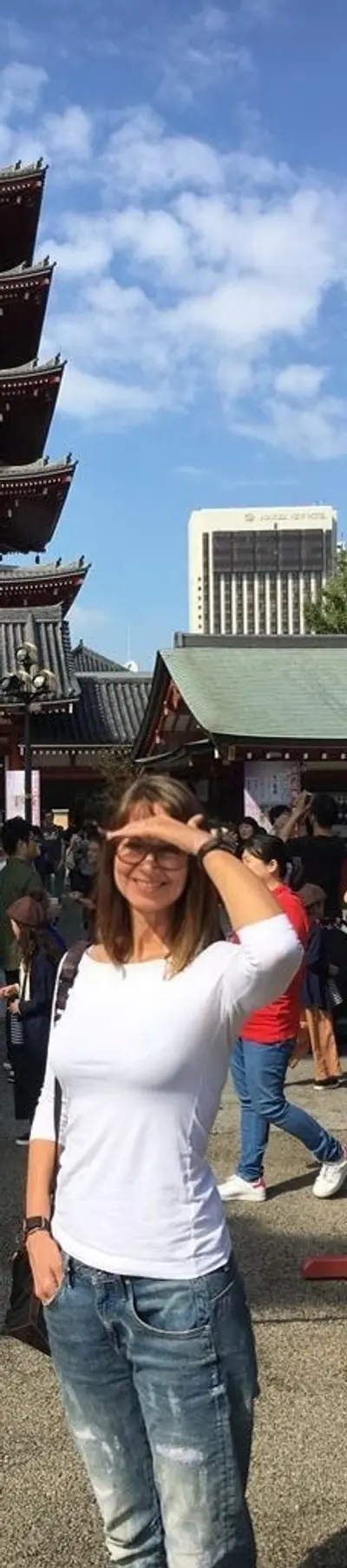 REAL AMATEUR MOM ZEIGT IHREN ARSCH IM BÜRO cover image