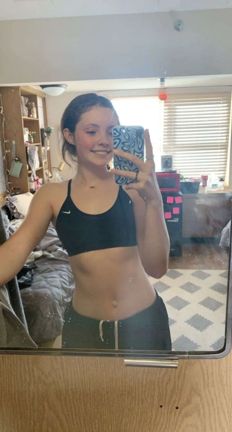 Yummy fit toned 19 year old girlfriend tapes n nudes (2 of 2) image 8
