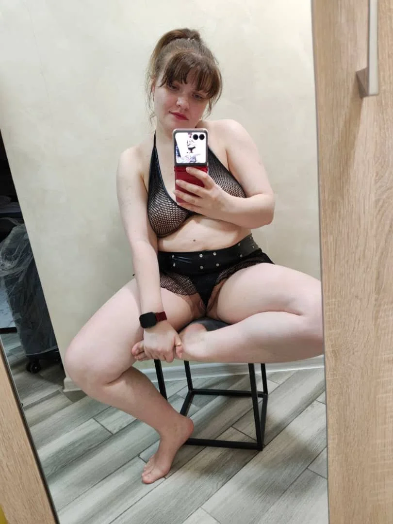 33 years old Mary, part 2, leave some comments for her cuck 😈 image 30