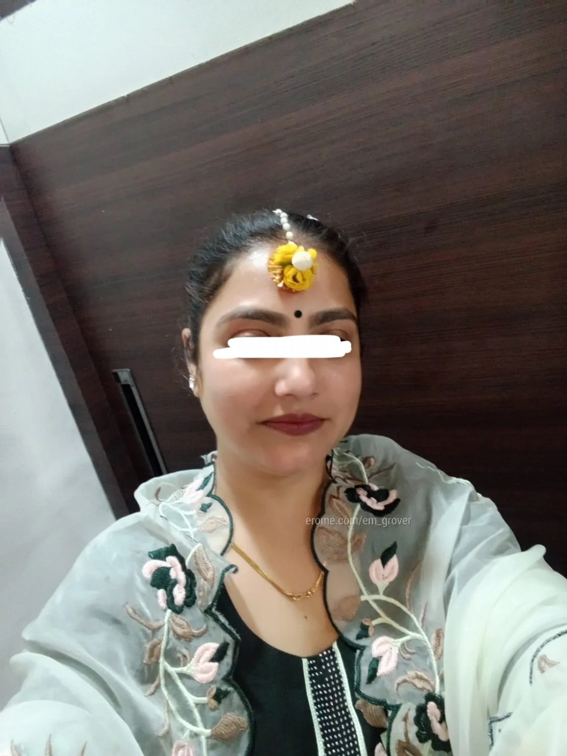 Cute Indian naked bhabhi image 2