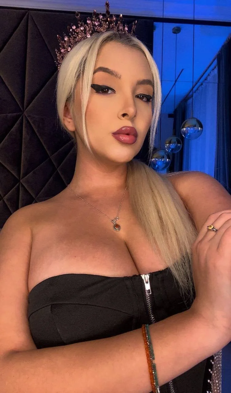 Naked big boobs big ass show pussy VictoriaMorrone image 5