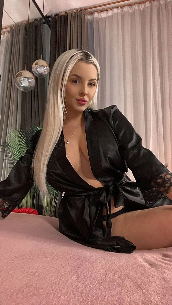 Naked big boobs big ass show pussy VictoriaMorrone image 8