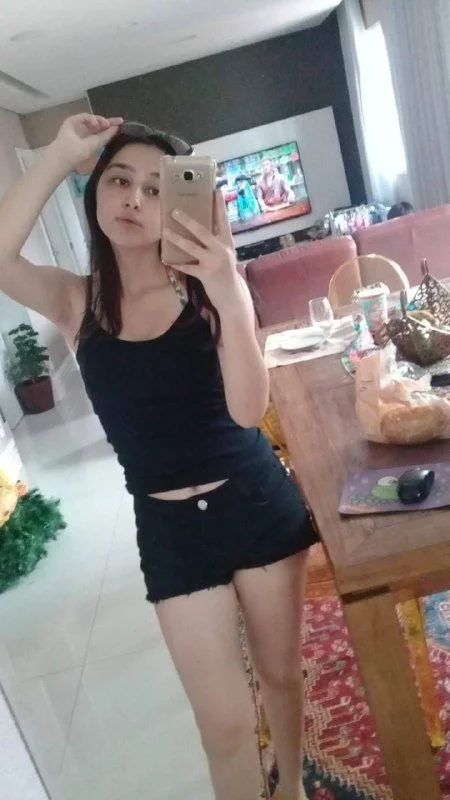 Novinha puta foi vazada dando a buceta gostosa pro corno! putinha foi gravada quicando na pica main image