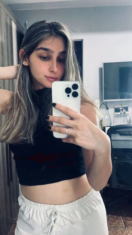 Novinha puta foi vazada dando a buceta gostosa pro corno! putinha foi gravada quicando na pica image 3
