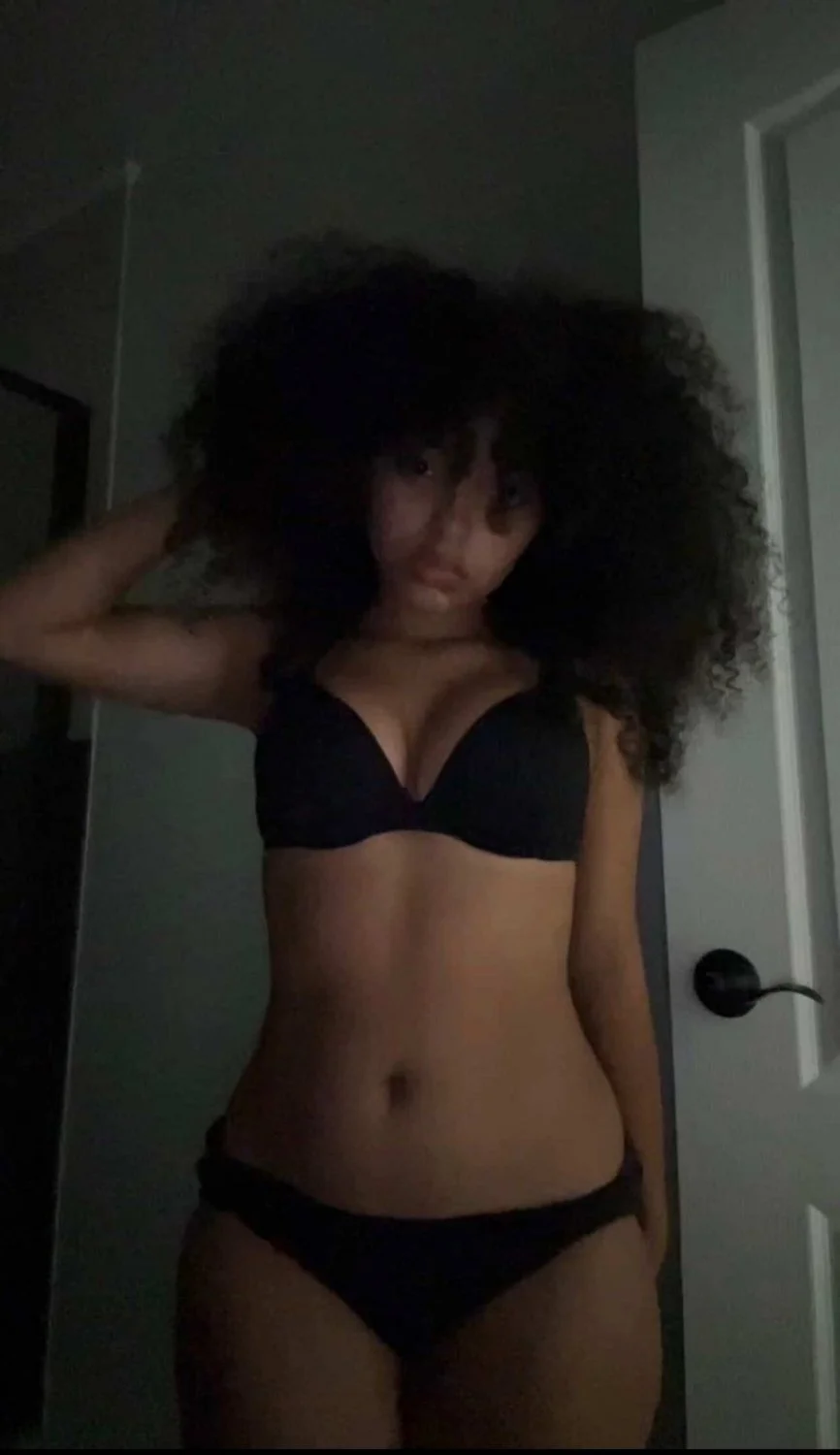 morenita sexy image 2