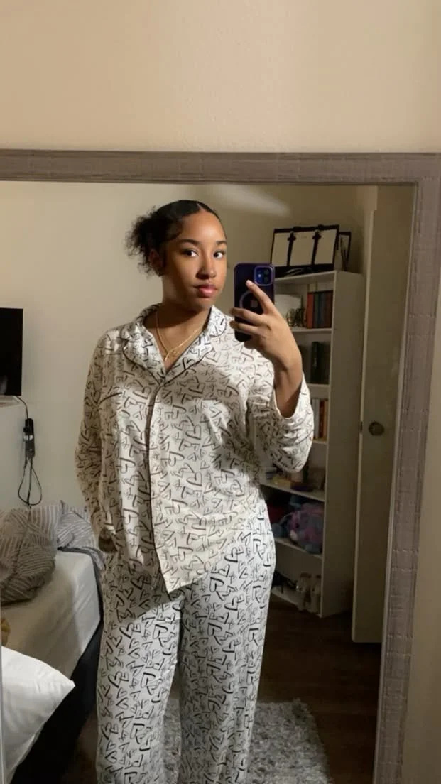 This ebony slut Malyssa loves when white men jizz to her. Let us know if you do. image 9