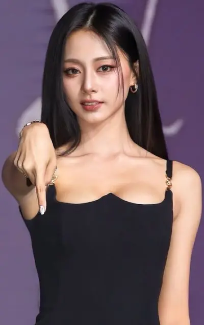 Tzuyu (Twice) Pictures 1 📷 cover image