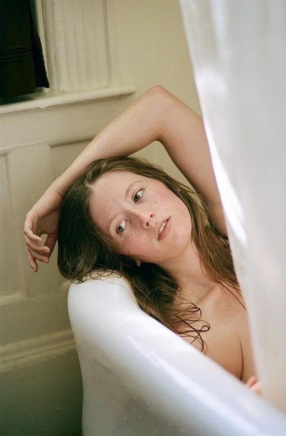 Tub boudoir image 18