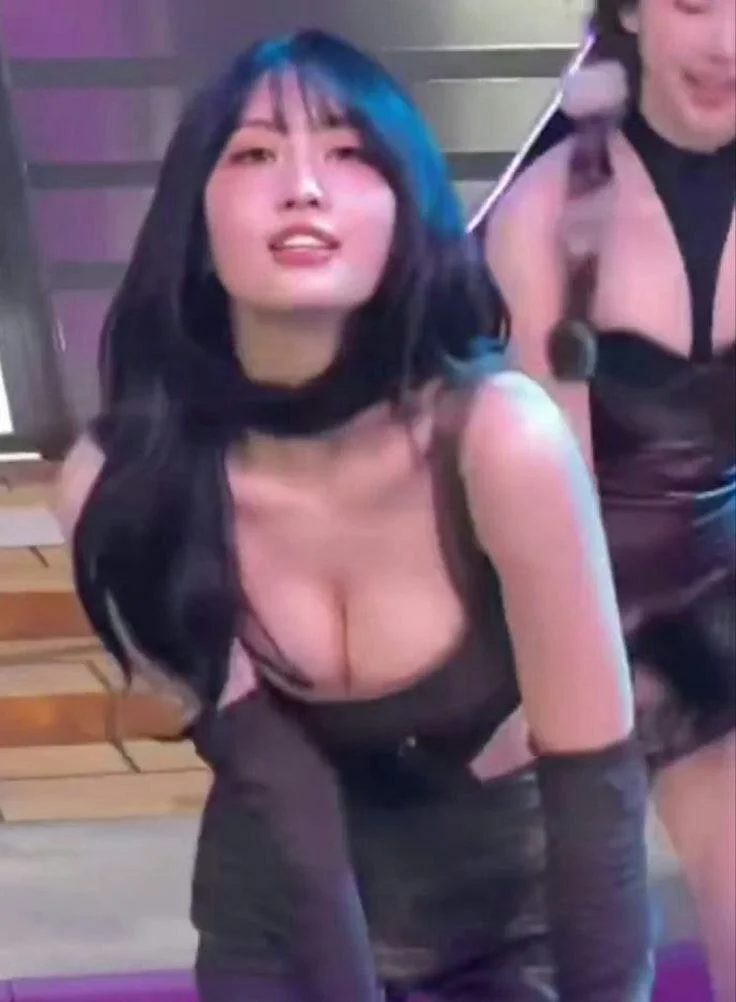 Momo (Twice) Pictures 2 📷 image 12