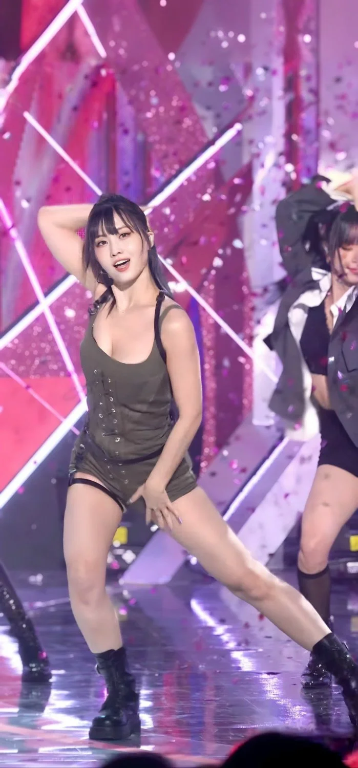 Momo (Twice) Pictures 2 📷 image 43