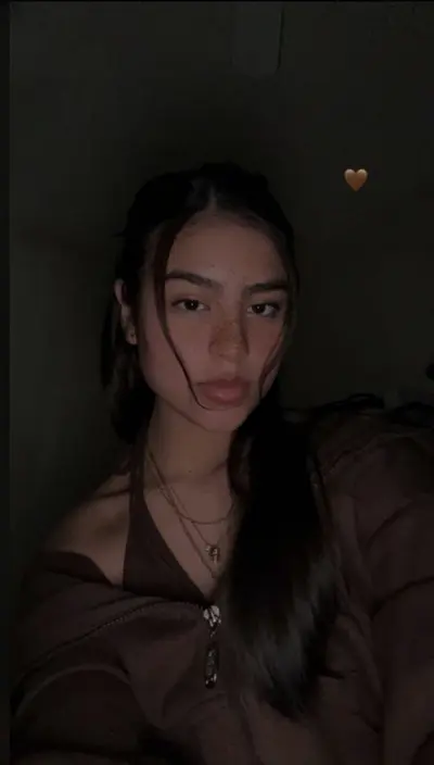 Latina rabuda gostosa de mais mamando com vontade cover image