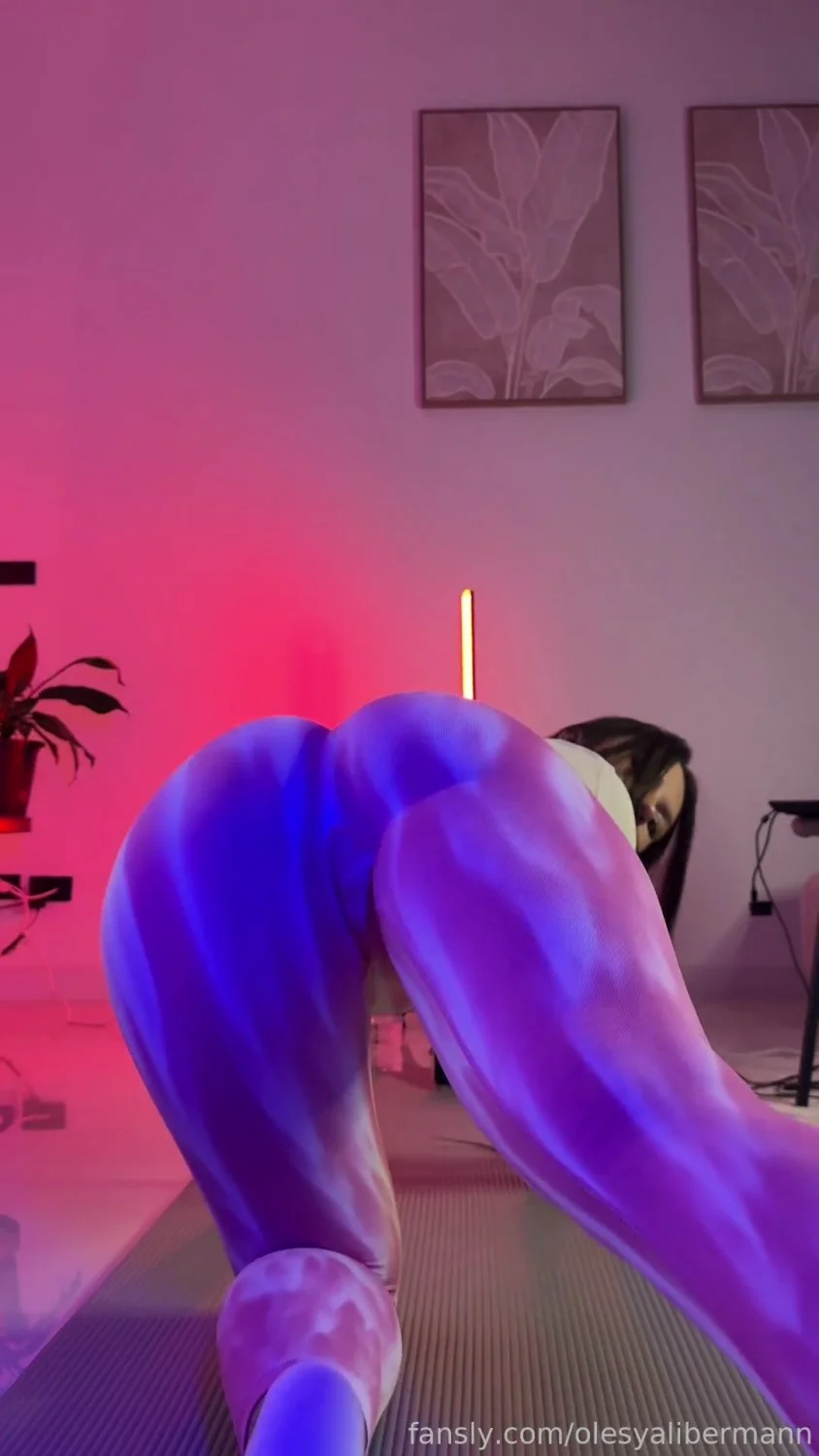 Hot Russian Streamer with Big Ass tries Yoga image 4