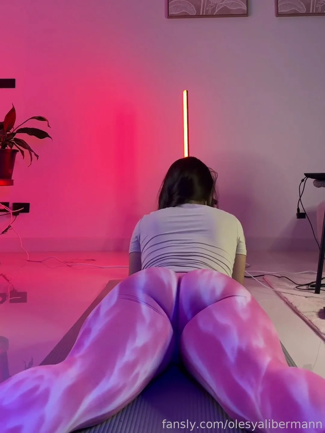 Hot Russian Streamer with Big Ass tries Yoga image 7