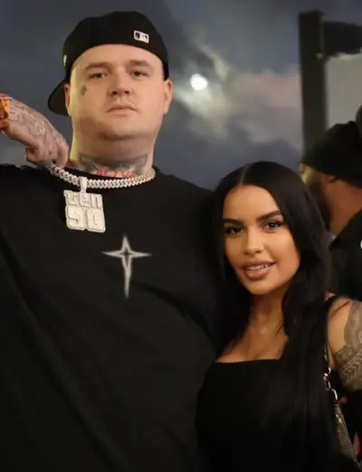 1090 Jakes girlfriend is cucking him 😮 cover image