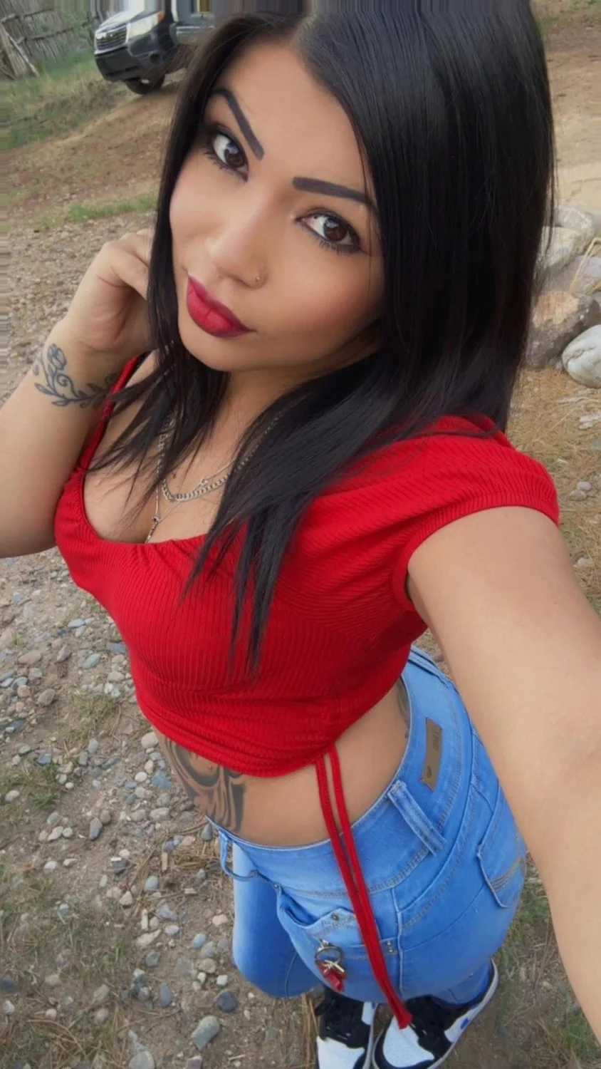 -Latina girl- main image