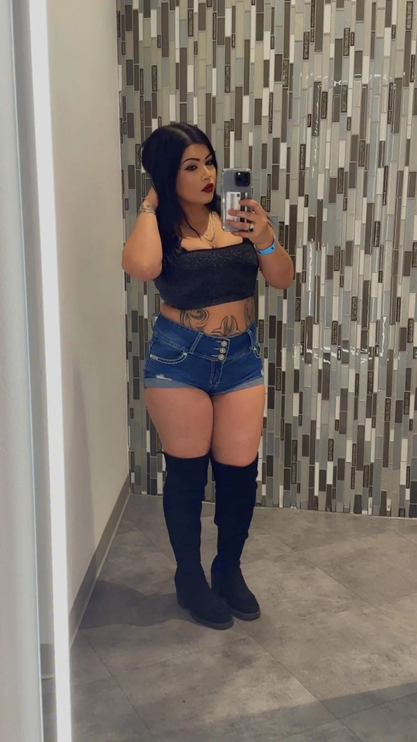 -Latina girl- image 2