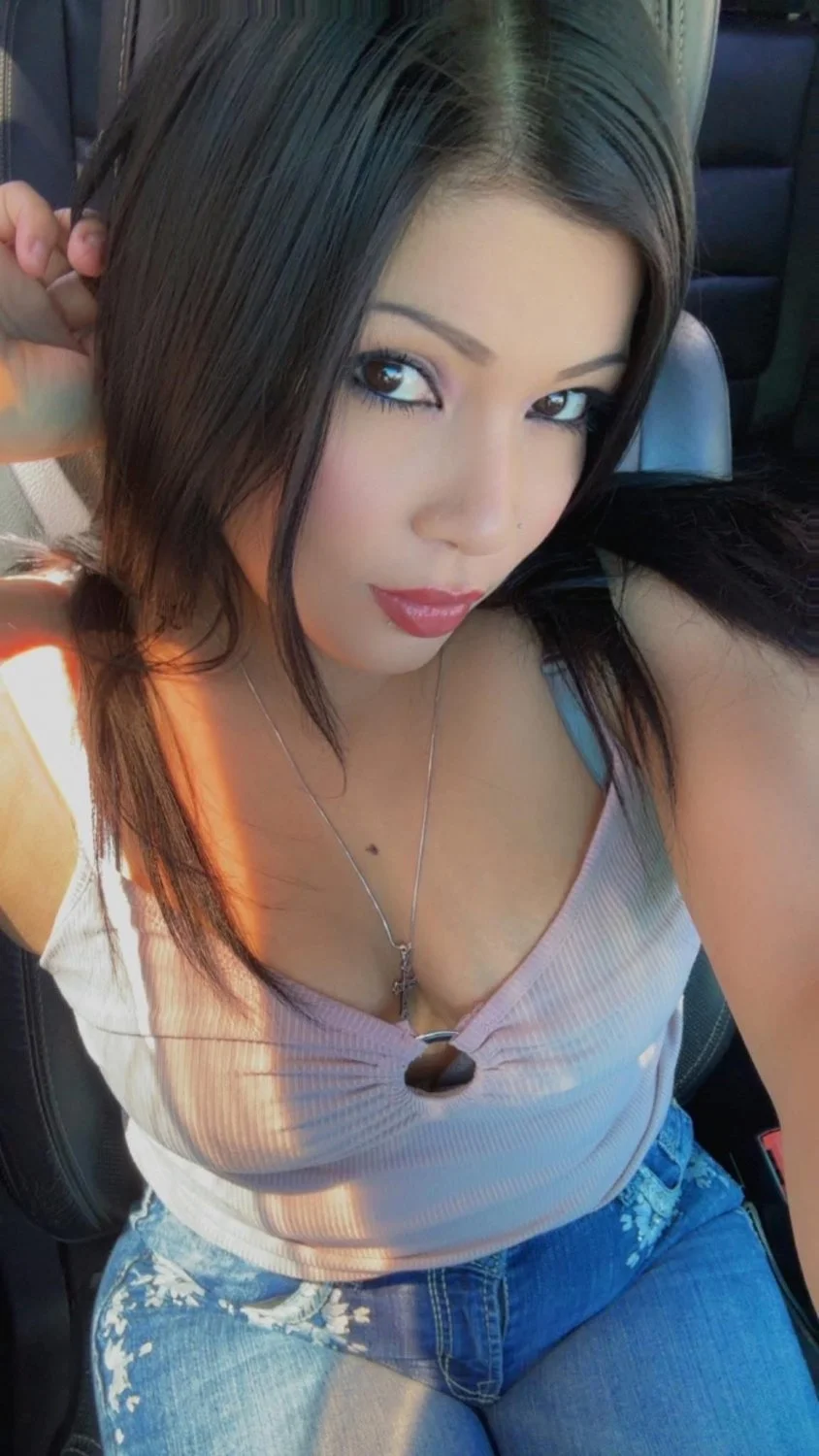 -Latina girl- image 3