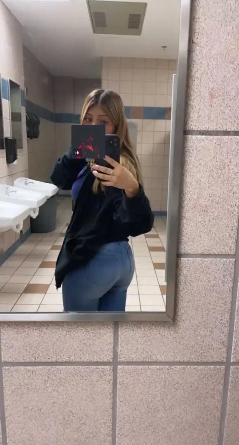 Sexy slut Juliette image 2
