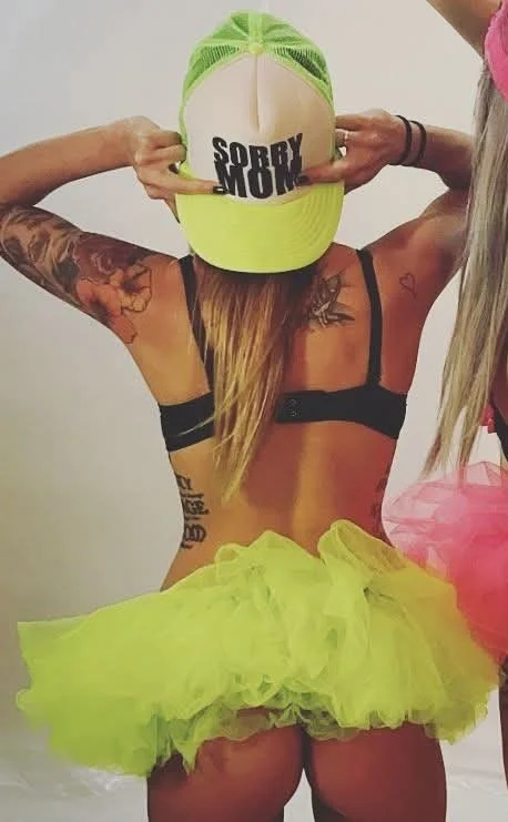 [Vids] My real sister takes off her shirt and shakes her tits in a bra + a few bonus surprises 😈 image 2