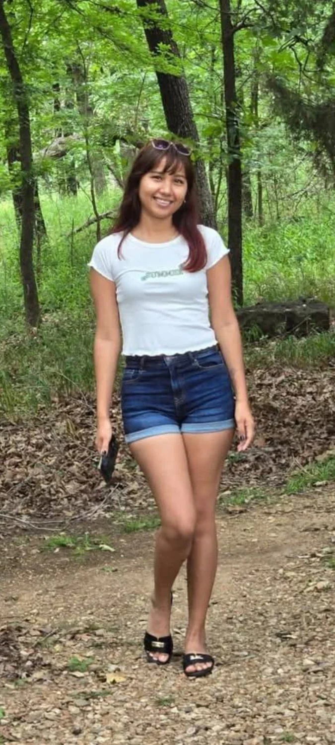 Flaquita morena sexy y cara de putita image 1