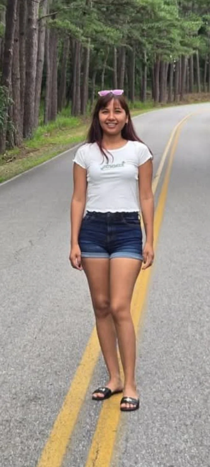 Flaquita morena sexy y cara de putita image 10