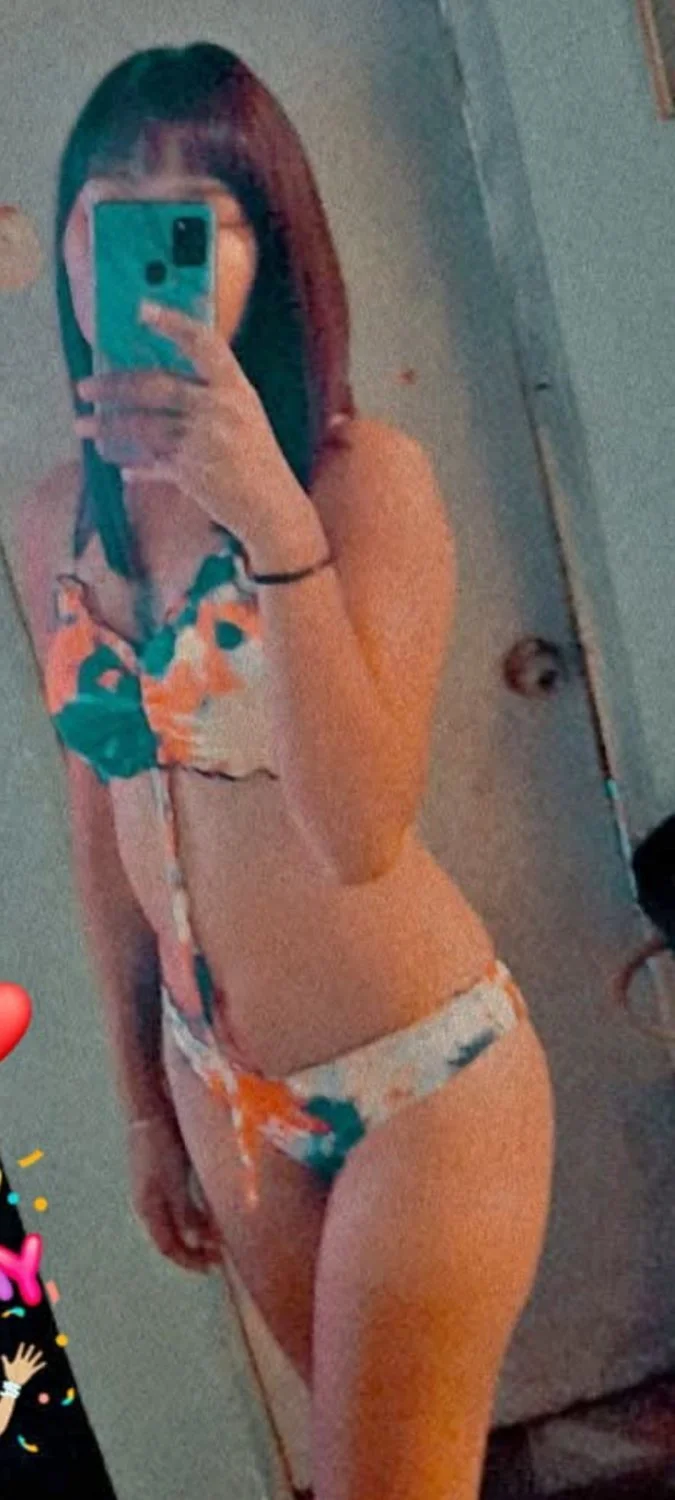 Flaquita morena sexy y cara de putita image 29
