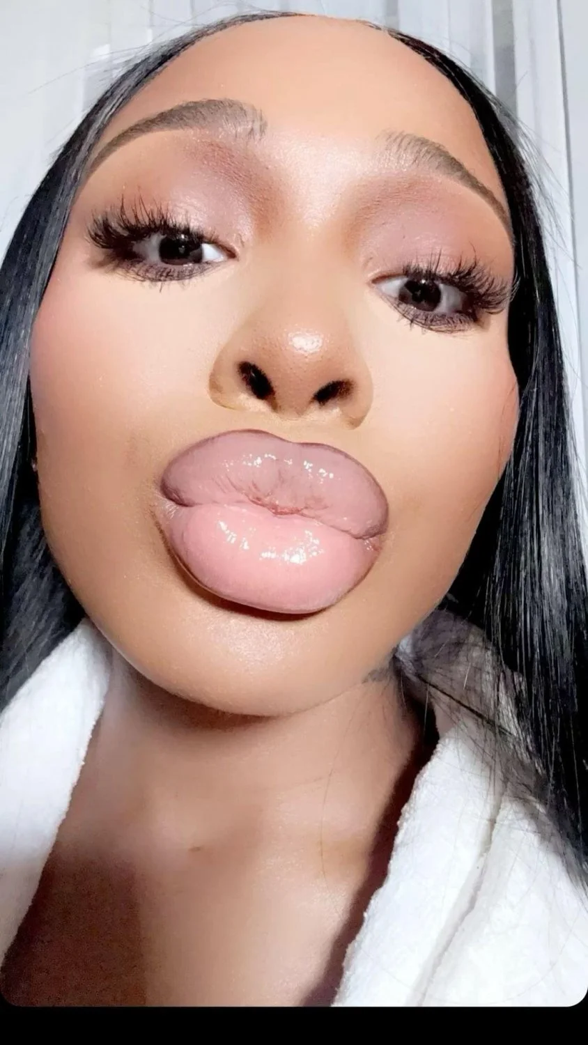 DSL glossy lips 💋💦💄🔥 image 15