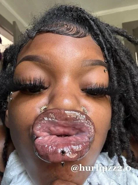 DSL glossy lips 💋💦💄🔥 image 2