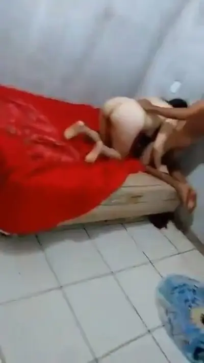 O corno chama seu melhor amigo pra comer a sua mulher e ainda ela cheio de tensão não queriaqfirmage cover image