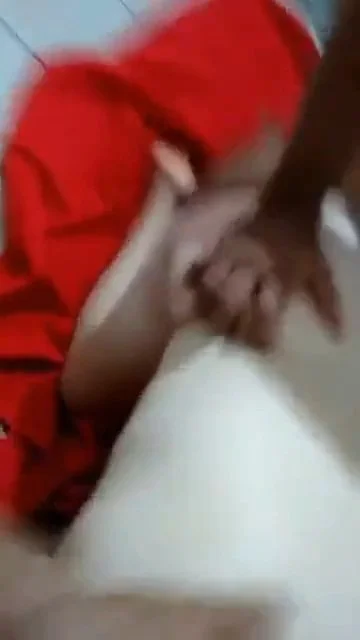 O corno chama seu melhor amigo pra comer a sua mulher e ainda ela cheio de tensão não queriaqfirmage image 2