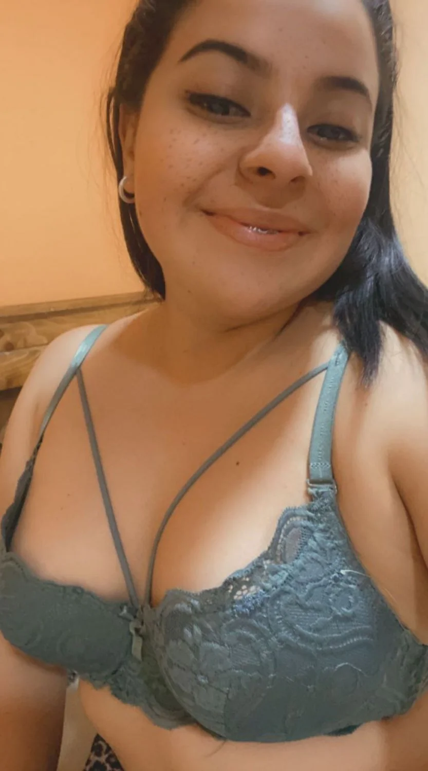 Karen selfie nude main image