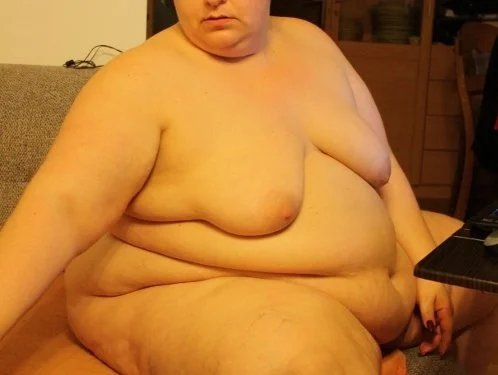 Schamlose, deutsche SSBBW Fettsau nackt image 10