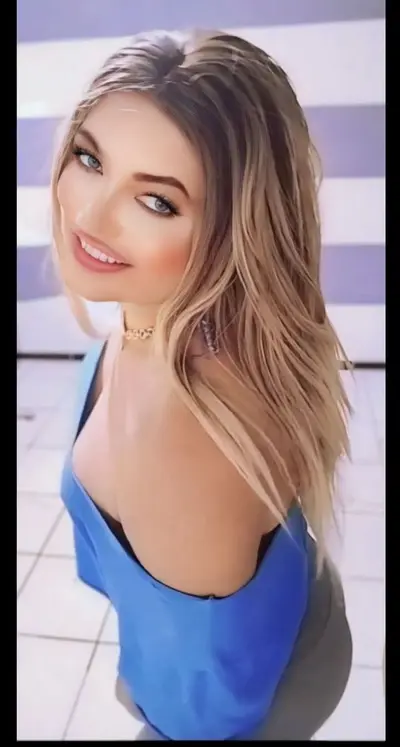 Ela já está famozinha na cidade cover image
