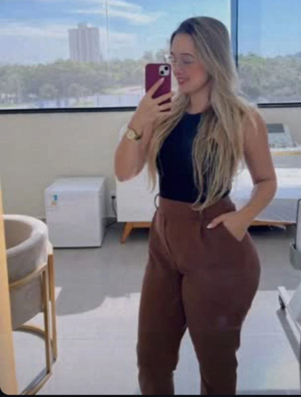 Seguidor obsecado e punheteiro mandou a loira putona mais uma vez pra ser exibida image 10
